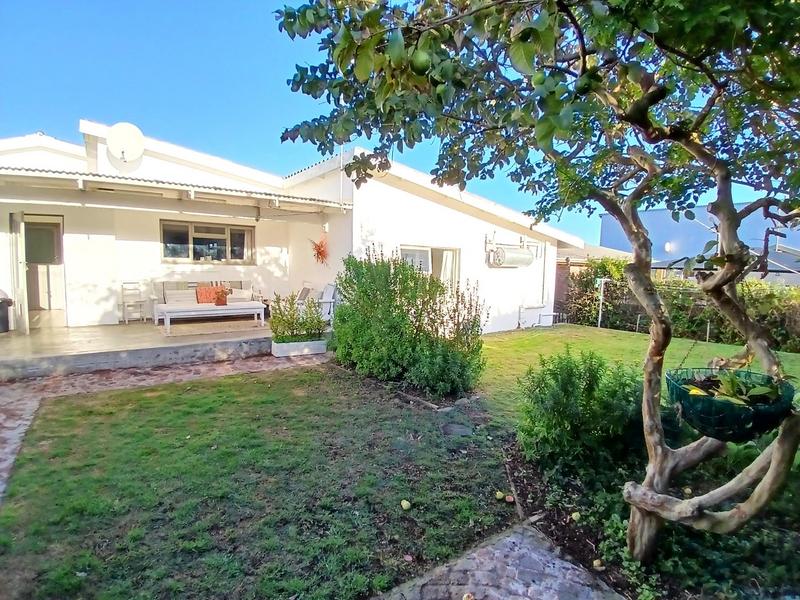 5 Bedroom Property for Sale in Stilbaai Wes Western Cape